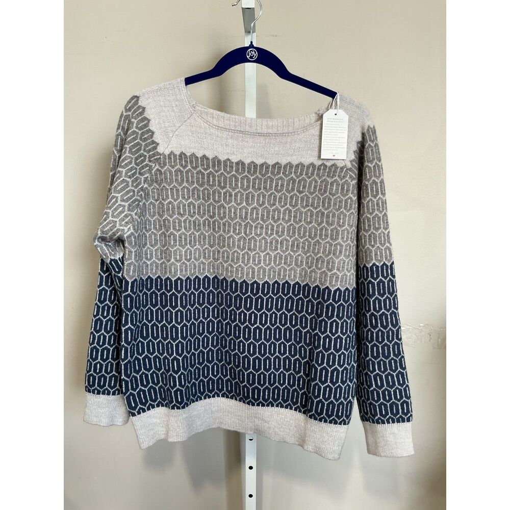 Made with Love Women"s Sweater. Size Large, NWT